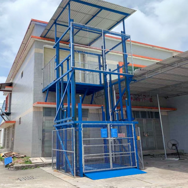漳平建材厂室外升降货梯安装